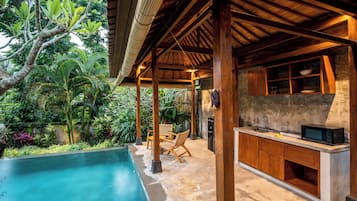 Honeymoon Villa, 1 Bedroom, Pool View | Private kitchenette | Fridge, microwave, stovetop, cookware/dishes/utensils