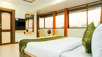 Deluxe Room | Iron/ironing board, rollaway beds, free WiFi, bed sheets