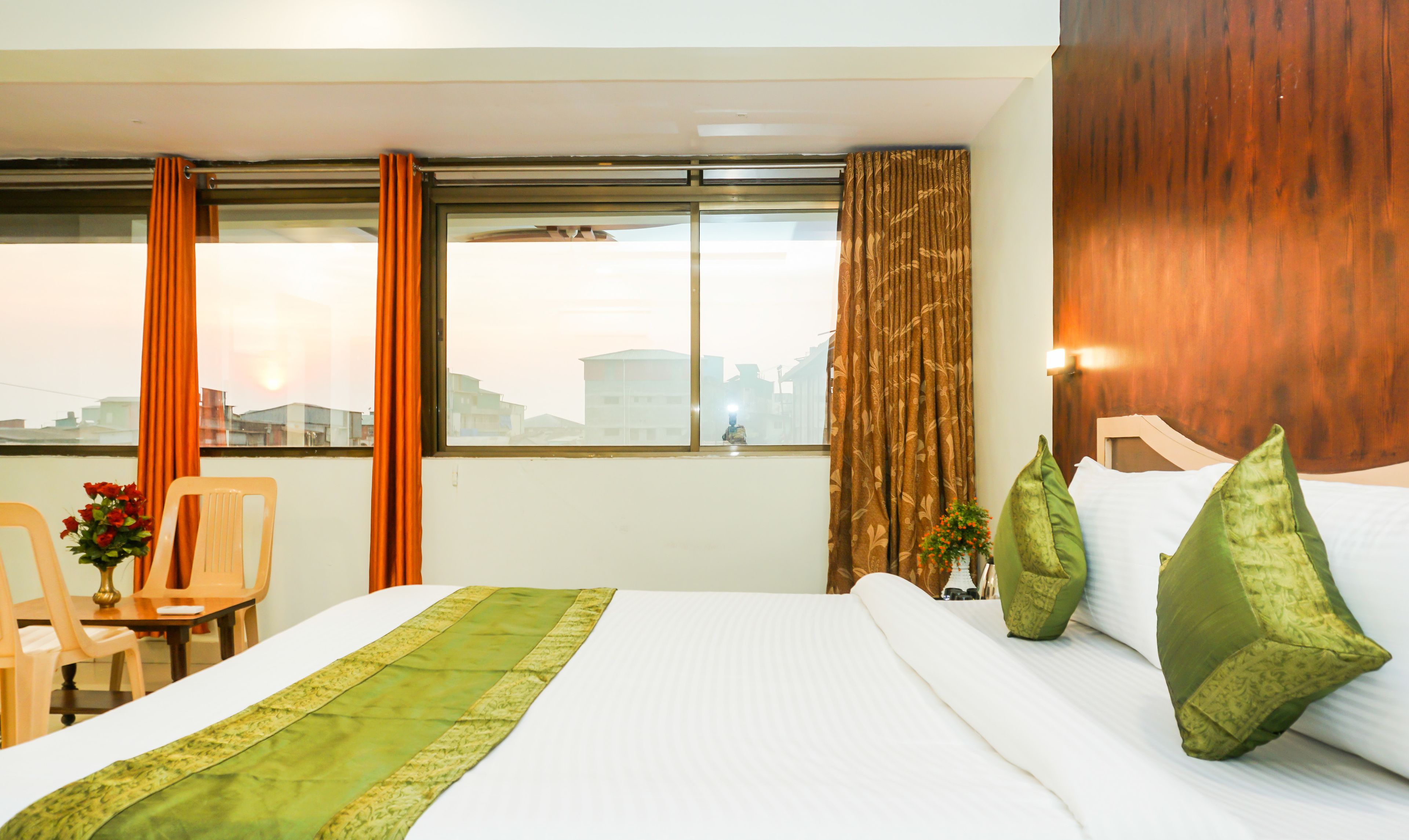 Deluxe Room | Iron/ironing board, rollaway beds, free WiFi, bed sheets