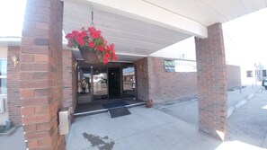Exterior - Vulcan Country Inn (Vulcan)