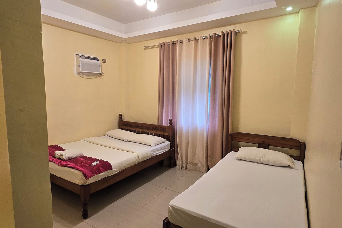 Basic Triple Room | Bed sheets
