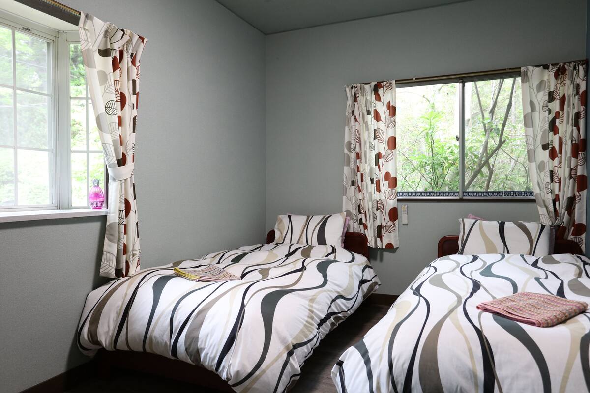 Comfort Twin Room, 2 Single Beds, Non Smoking, Private Bathroom