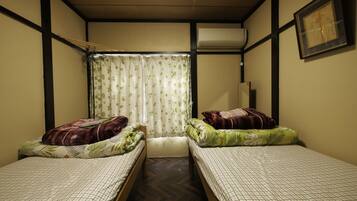 Economy Twin Room, Shared Bathroom | Rollaway beds, free WiFi