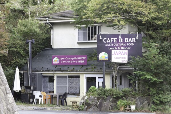 施設の正面