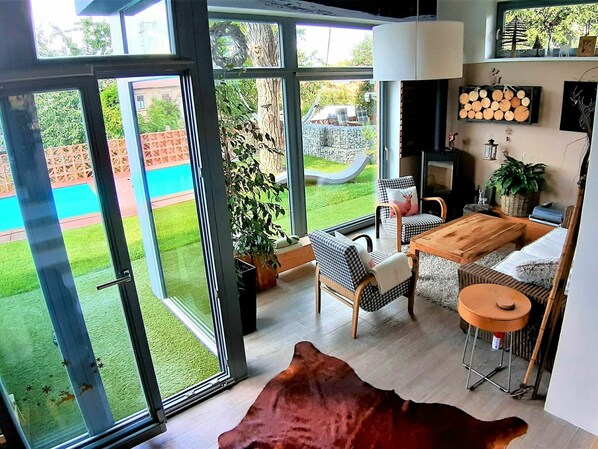TV - Beautiful private villa for 8 guests with private pool, WIFI, TV and patio (Reporyje)
