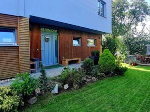 Exterior detail - Beautiful private villa for 8 guests with private pool, WIFI, TV and patio (Reporyje)