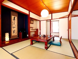 Basic Room | In-room safe, free WiFi, bed sheets