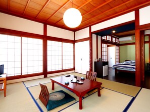 Basic Room | In-room safe, free WiFi, bed sheets - Gokayama Ryokan Yoshinoya (Nanto)