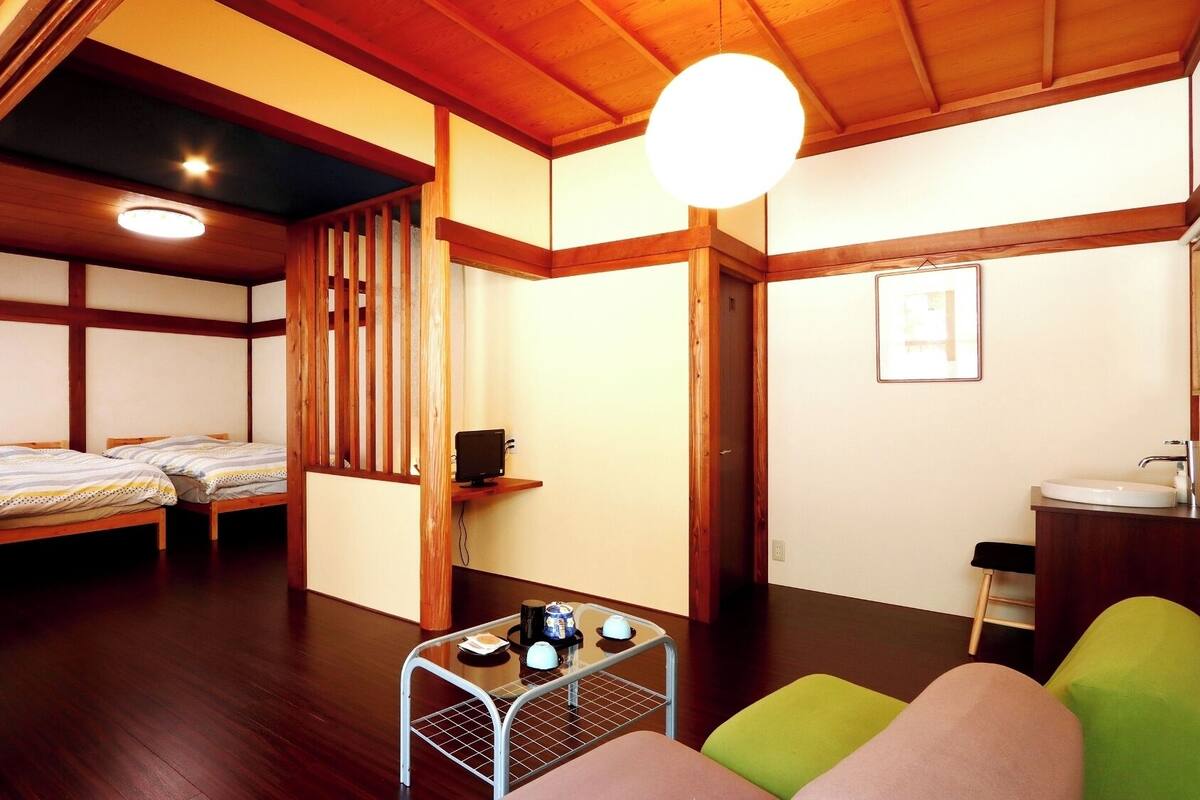 In-room safe, free WiFi, bed sheets