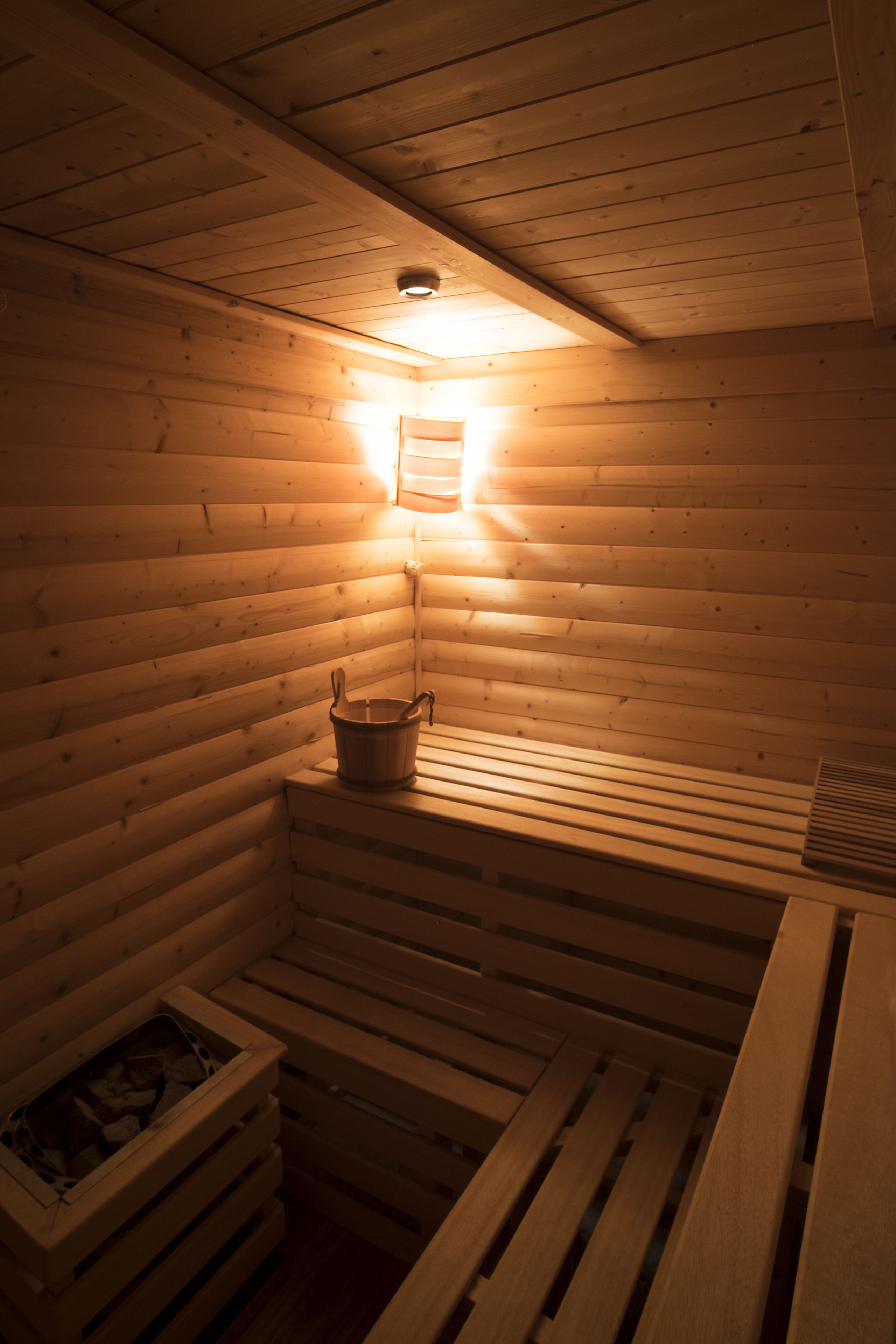 sauna, hot tub, steam room, turkish bath/hammam, massages