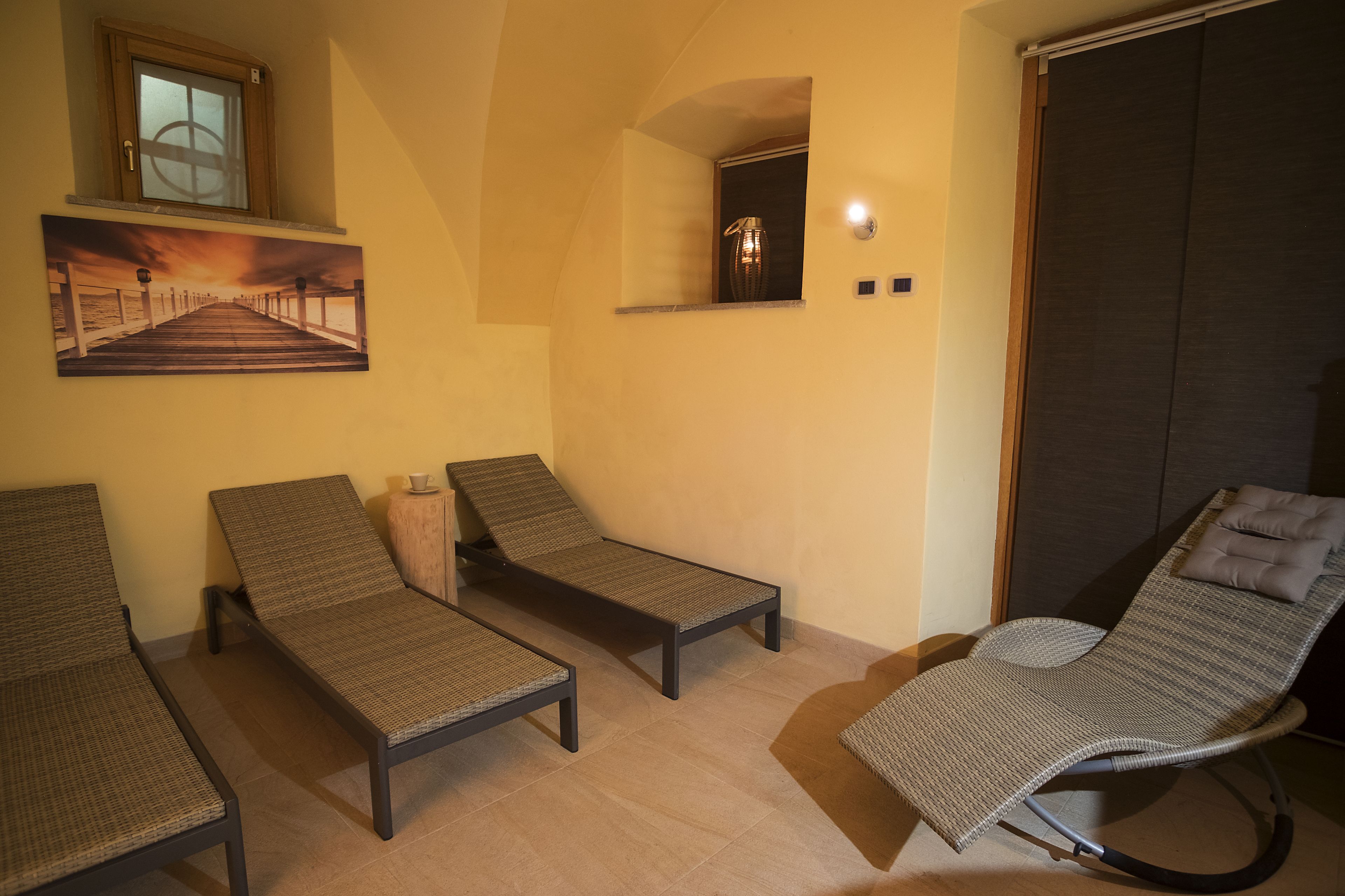 sauna, hot tub, steam room, turkish bath/hammam, massages