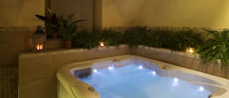 Indoor spa tub