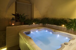 Indoor spa tub - Hotel Trieste (Tarvisio)