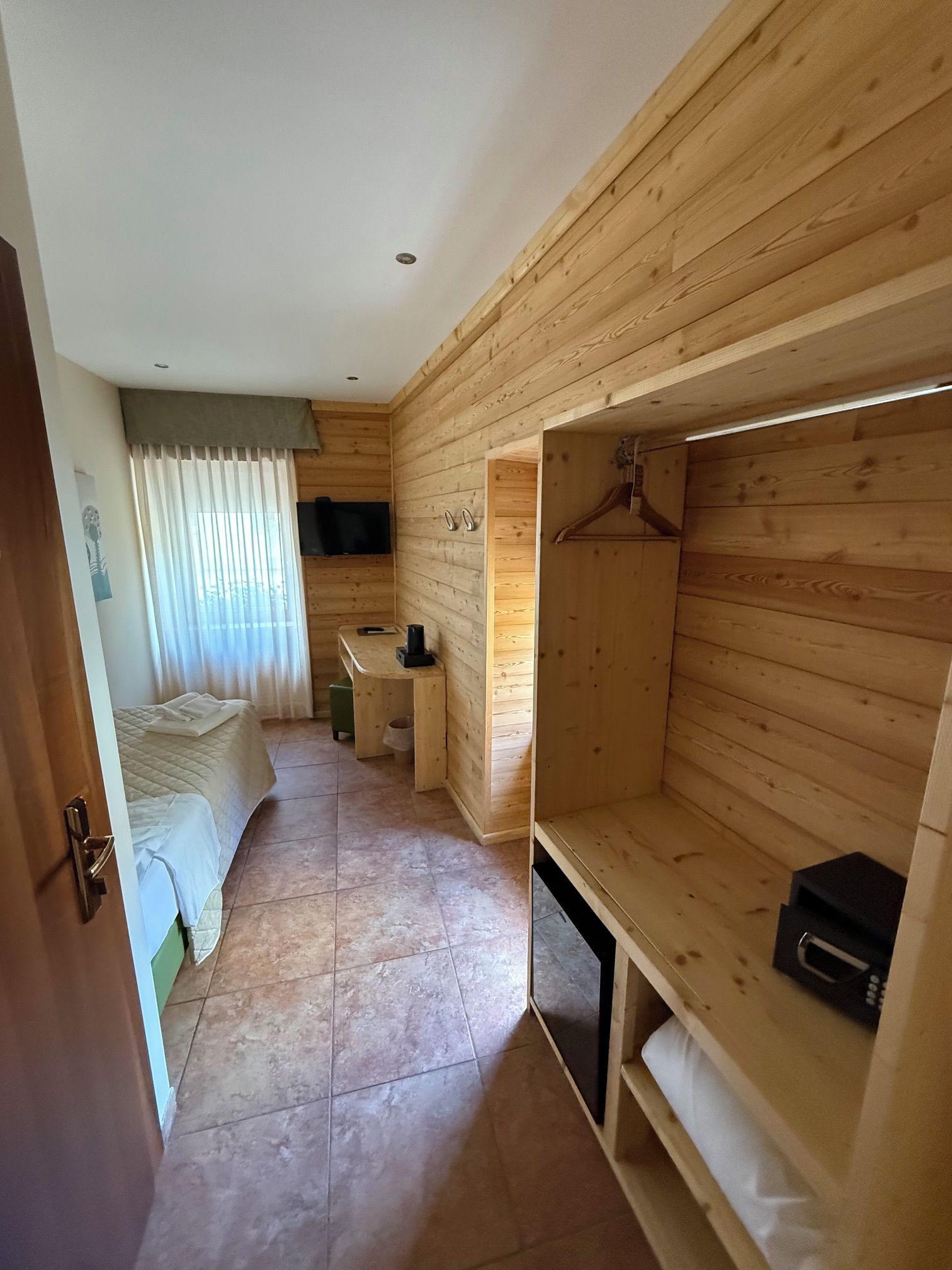 Cofres nos quartos, escrivaninha, berços (sobretaxa), Wi-Fi de cortesia