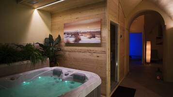 Sauna, hot tub, steam room, Turkish bath/hammam, massages