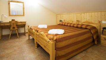 Classic Double Room | In-room safe, desk, cribs/infant beds, free WiFi
