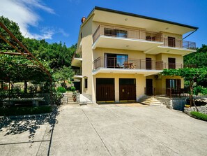 Exterior - Beautiful apartment for 6 people with WIFI, A/C, TV and balcony (Opatija)