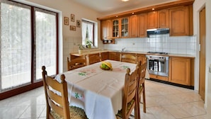 Unclassified image, 4 of 20, button - Beautiful apartment for 6 people with A/C, WIFI, TV and balcony (Opatija)