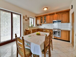Dining - Beautiful apartment for 6 people with WIFI, A/C, TV and balcony (Opatija)