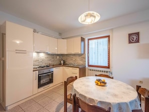 Oven, dishwasher