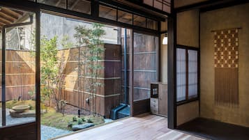 奢華客房, 1 張特大雙人床 (with Semi-Outdoor Bath) | 花園景