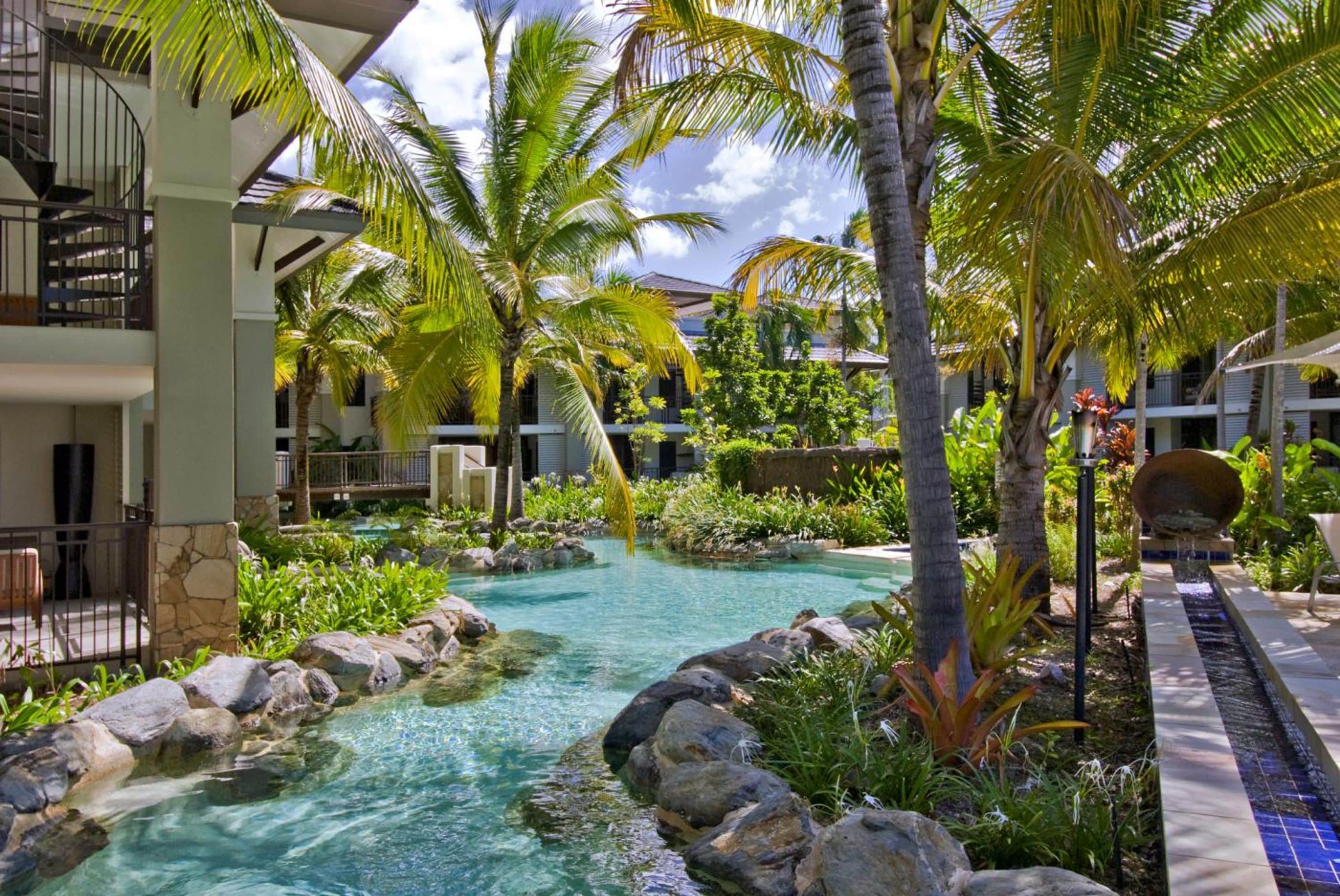 3 outdoor pools, free pool cabanas, pool umbrellas