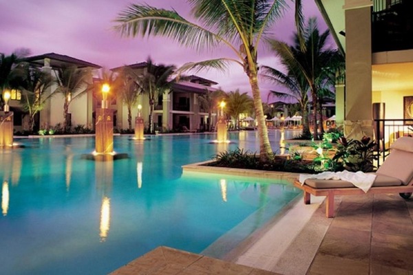 3 outdoor pools, free pool cabanas, pool umbrellas