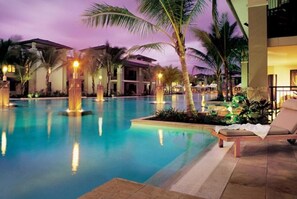 3 outdoor pools, free cabanas, pool umbrellas - Temple Resort & Spa Port Douglas (Craiglie)