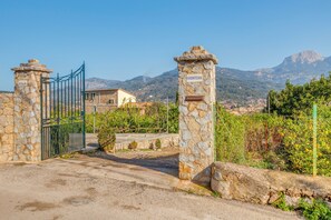 Property grounds - Vacation home with garden and view – Villa Frontera (Soller)