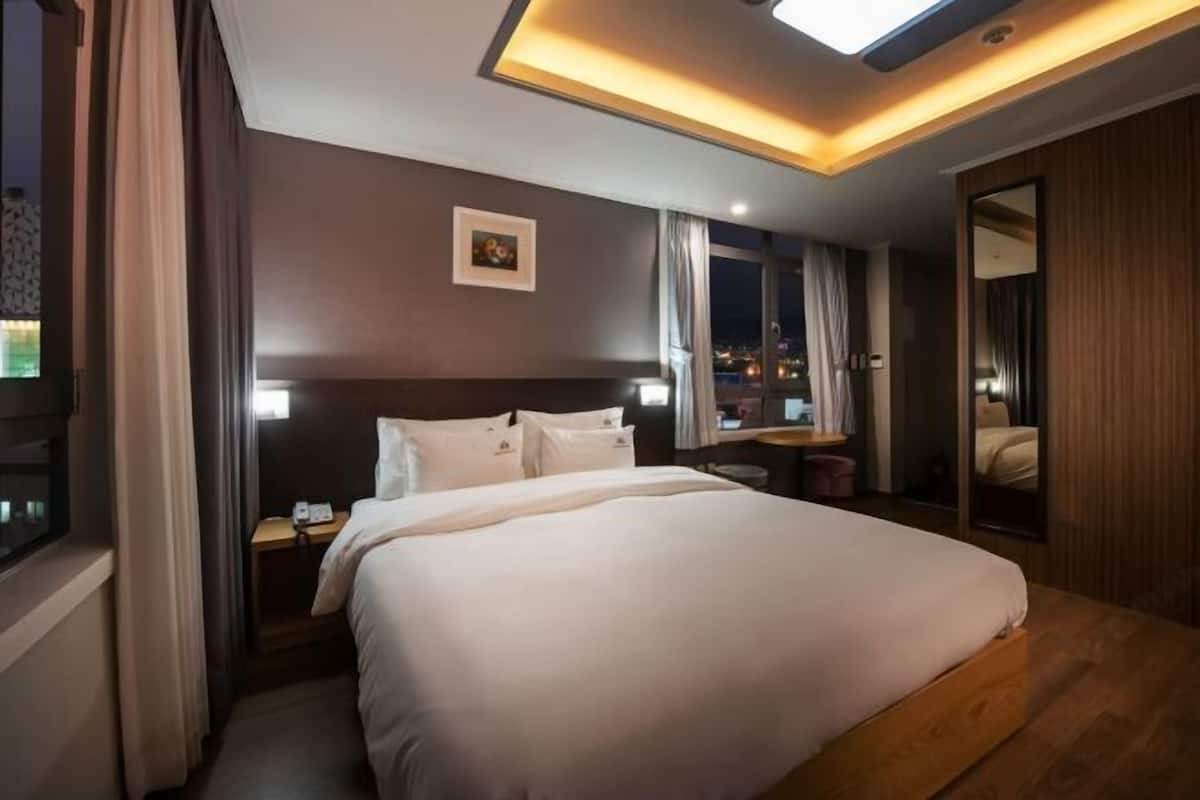 1 Schlafzimmer, Minibar, Verdunkelungsvorhänge, schallisolierte Zimmer