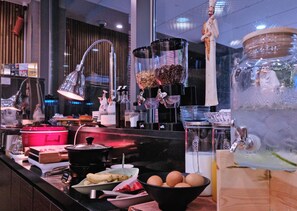 Petit déjeuner buffet servi tous les jours en supplément