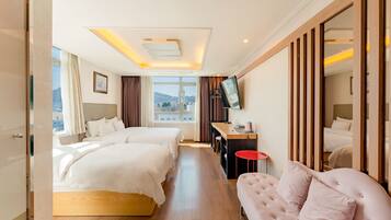 Deluxe Family Twin (City View)