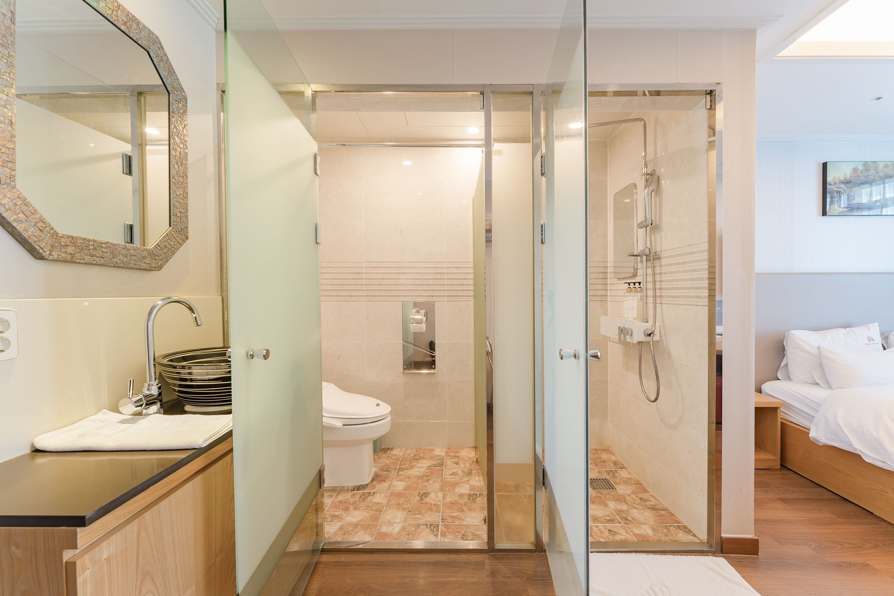 1 bedroom, minibar, blackout curtains, soundproofing