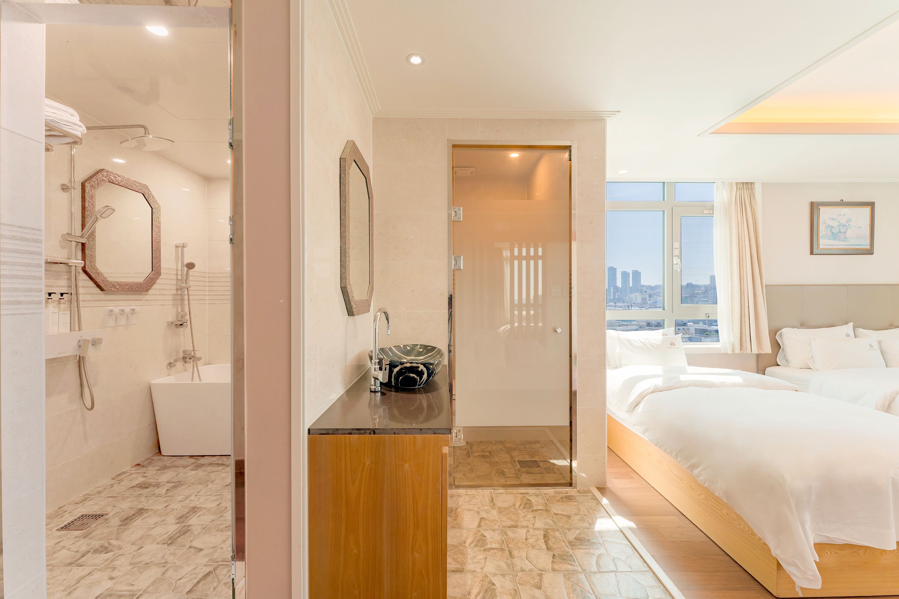 deluxe family twin (city view) | 1 bedroom, minibar, blackout curtains, soundproofing