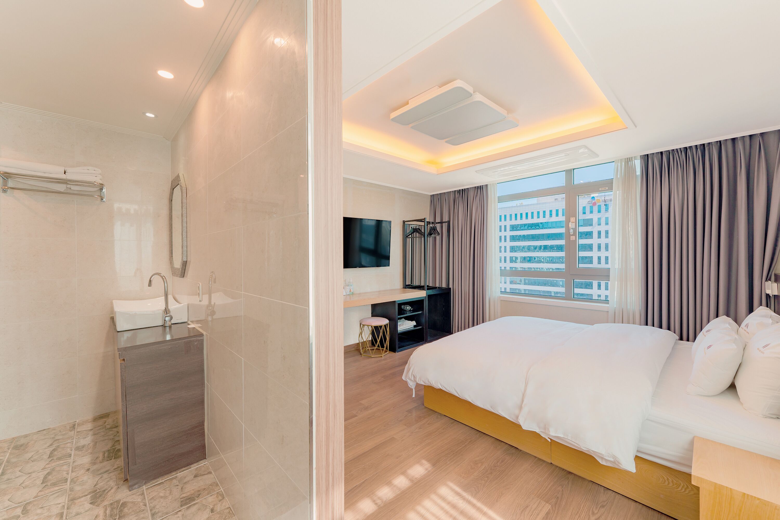 Standard Double Room | Minibar, blackout drapes, soundproofing, free WiFi