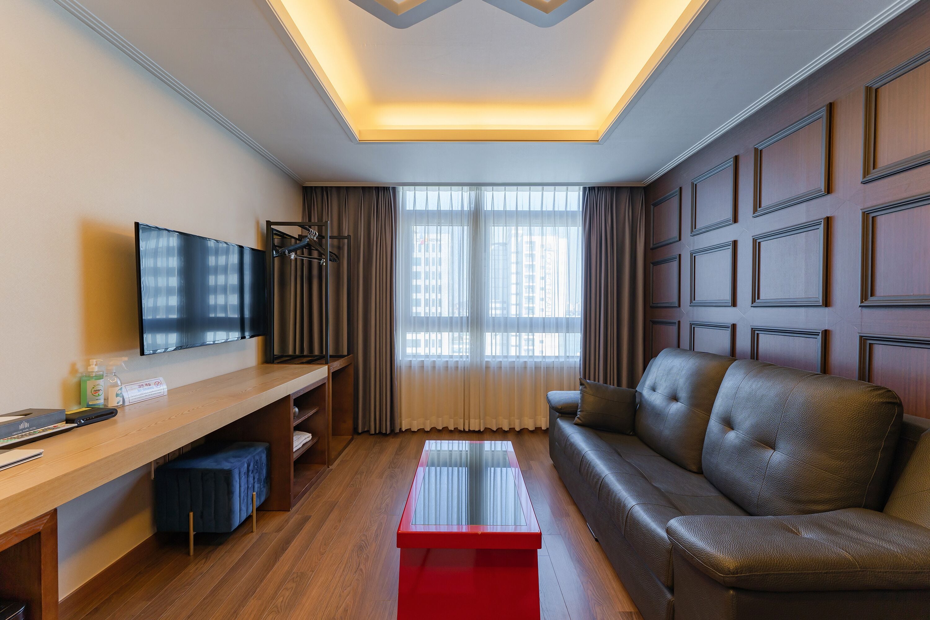 family suite, harbour view | 1 bedroom, minibar, blackout curtains, soundproofing