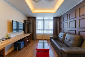 Minibar, cortinas blackout, sistema de insonorización y wifi gratis 