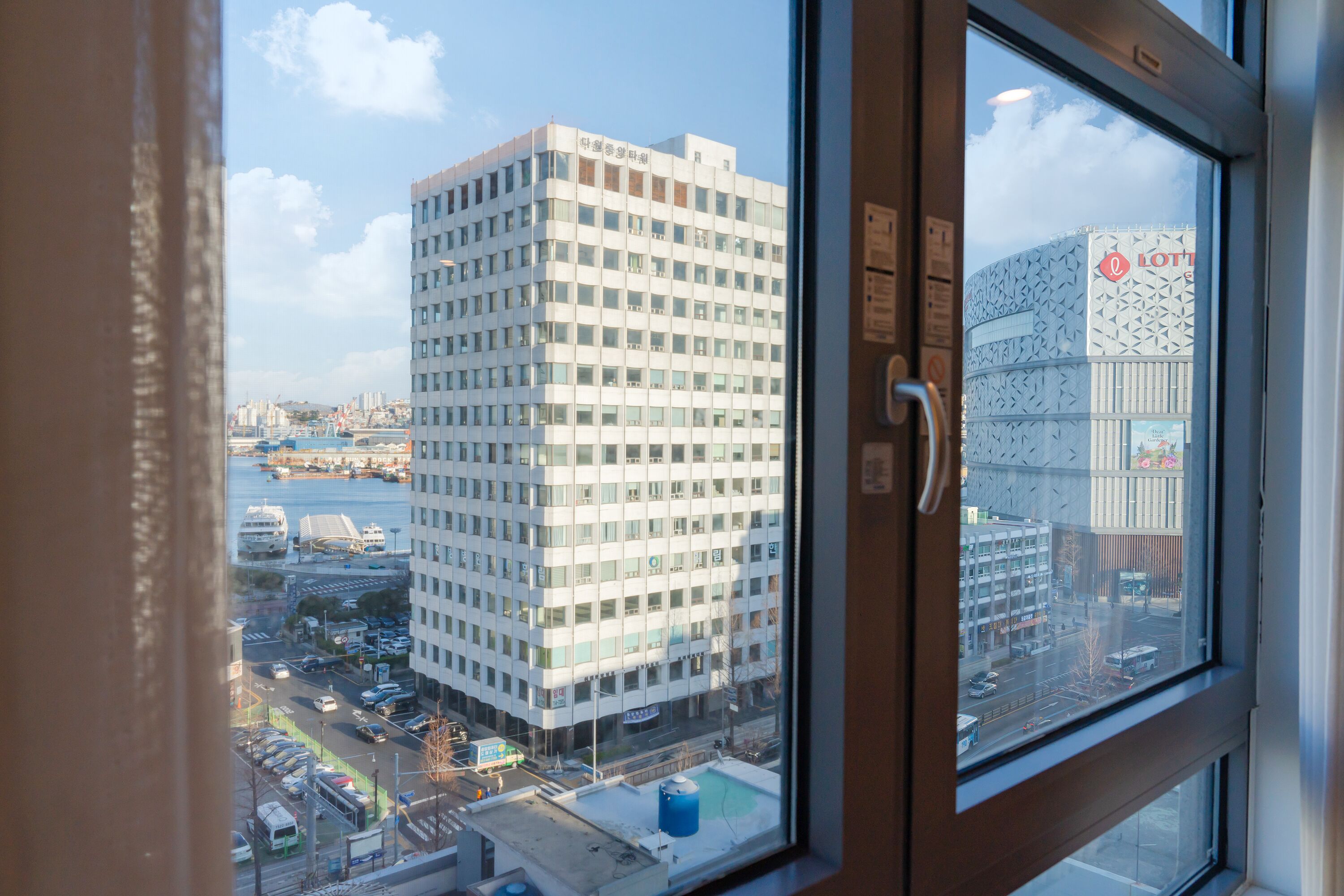 deluxe quadruple room | 1 bedroom, minibar, blackout curtains, soundproofing