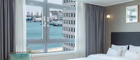 Deluxe Family Twin (Harbor View) | 1 slaapkamer, een minibar, verduisterende gordijnen, geluiddichte muren