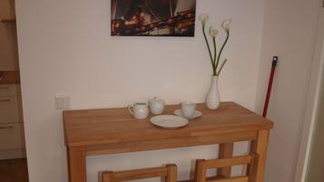 Business Condo (incl. 50€ cleaning fee) | In-room dining