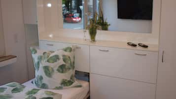 Business Condo (incl. 50€ cleaning fee) | Living area | Flat-screen TV
