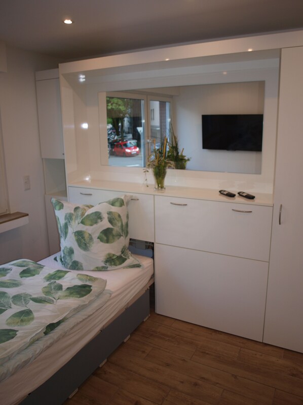 Business Condo (incl. 50€ cleaning fee) | Living area | Flat-screen TV - Ruhr Living (Essen)