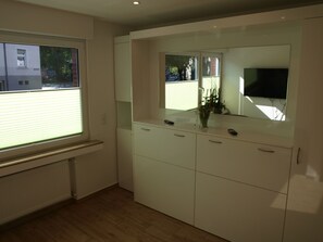 Business Condo (incl. 50€ cleaning fee) | Living area | Flat-screen TV - Ruhr Living (Essen)