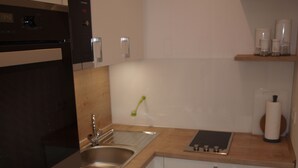 Apartamento Business (incl. 50€ cleaning fee) | Cocina privada | Cafetera o tetera, frigorífico, microondas y horno