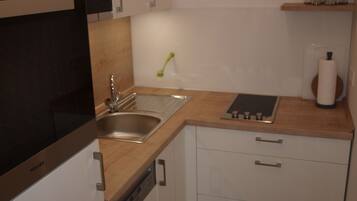 Business Condo (incl. 50€ cleaning fee) | Private kitchen | Fridge, microwave, oven, dishwasher