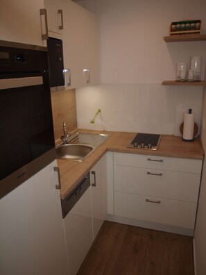 Business Condo (incl. 50€ cleaning fee) | Private kitchen | Fridge, microwave, oven, dishwasher - Ruhr Living (Essen)