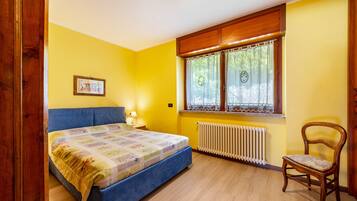 1 dormitorio, tabla de planchar con plancha, wifi gratis y ropa de cama