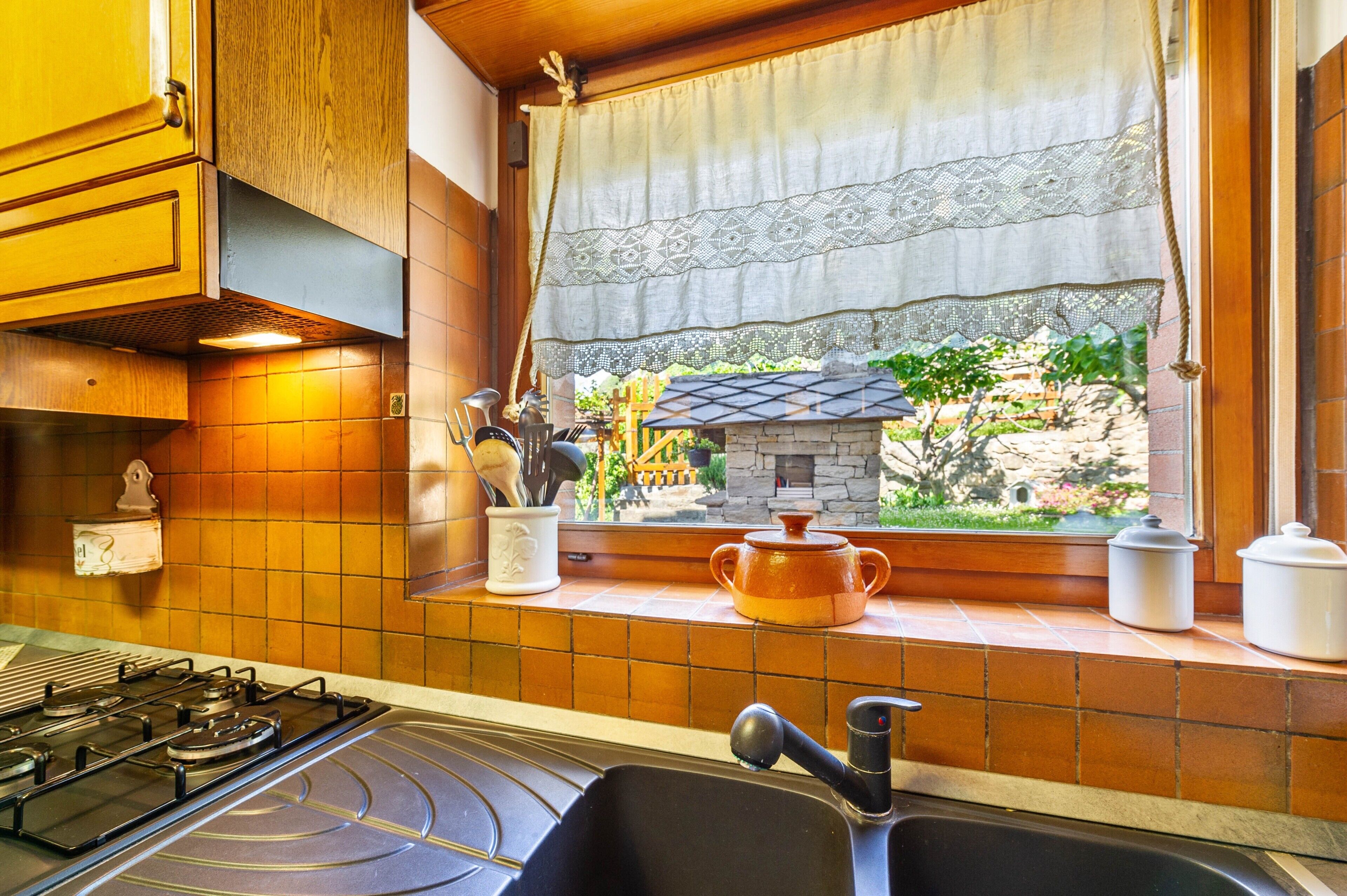 Frigorifero, forno, piano cottura, bollitore elettrico