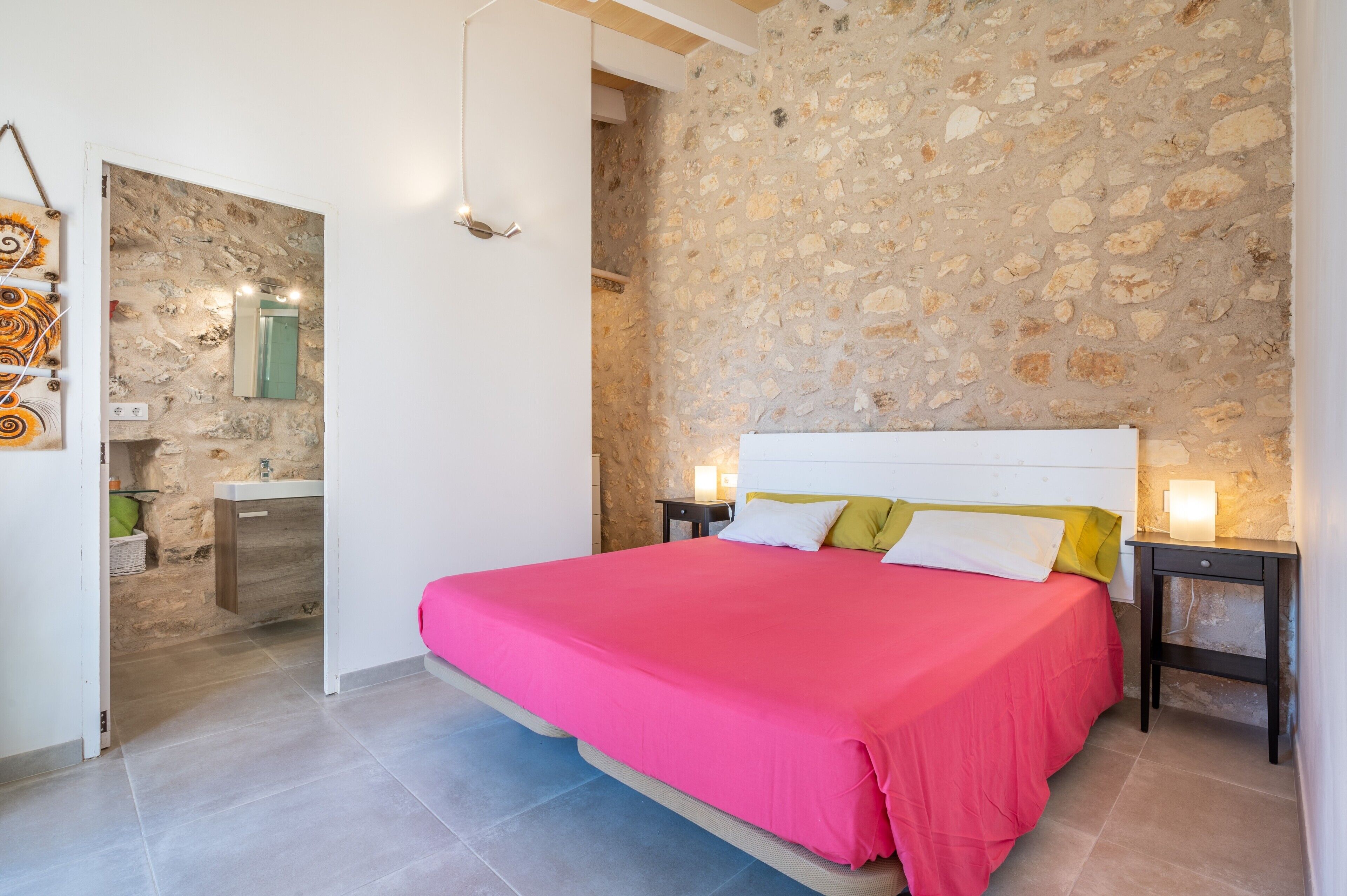 2 dormitorios, tabla de planchar con plancha, wifi gratis y ropa de cama