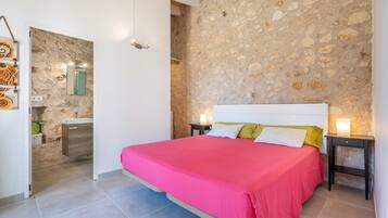 2 slaapkamers, een strijkplank/strijkijzer, gratis wifi, beddengoed